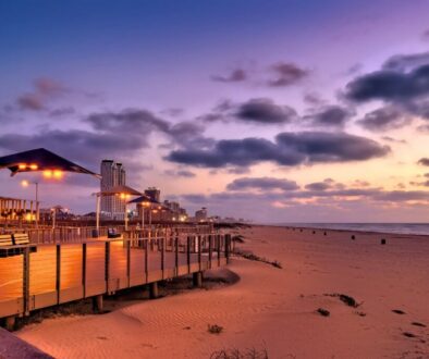 One of the biggest draws of South Padre Island nightlife is its stunning coastal setting.